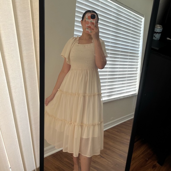 Ivy City Co Dresses & Skirts - Ivy city look alike cream dress
